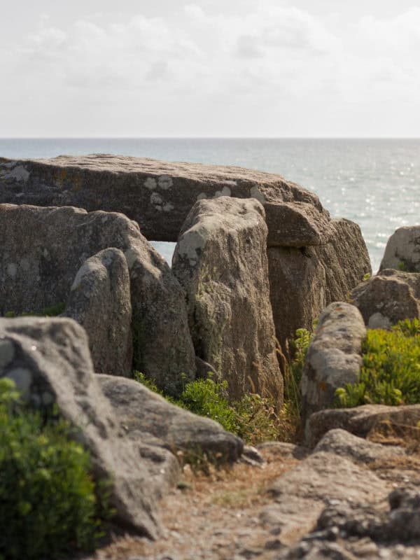 dolmen de la pointe de la torche, finistère, bretagne,