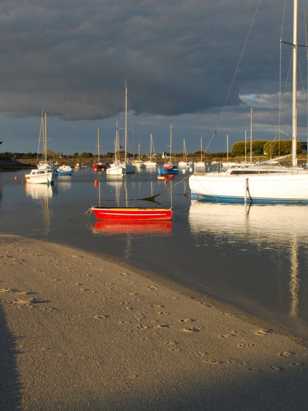 pleasure boats in lesconil harbour